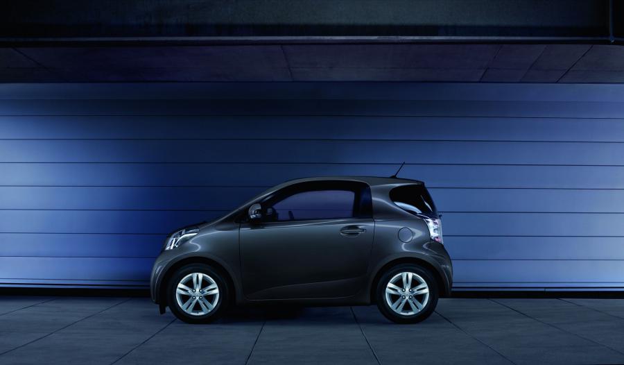 Toyota iQ 2008 года  (фото 39 из 225)